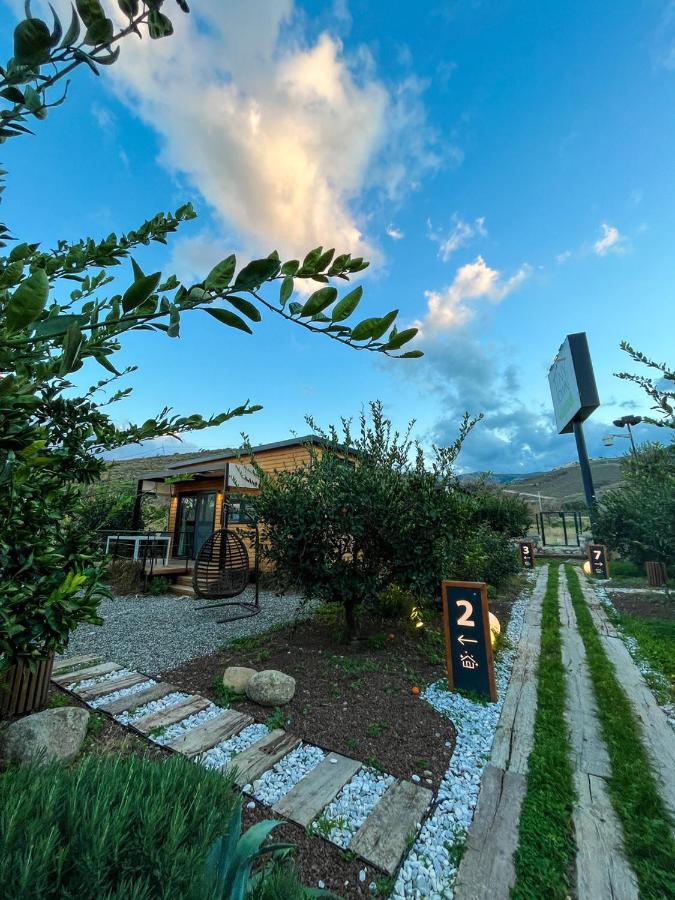 Hotel Tiny Town Kuyucak Karaburun  Esterno foto